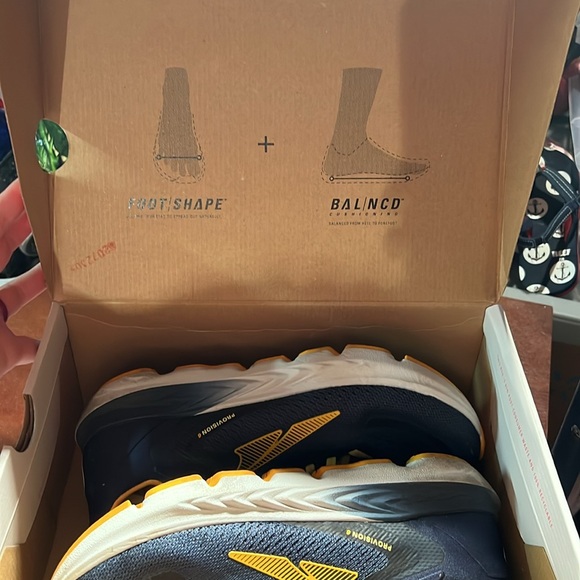 Altra Provision 6 men’s size 8 - Picture 2 of 7